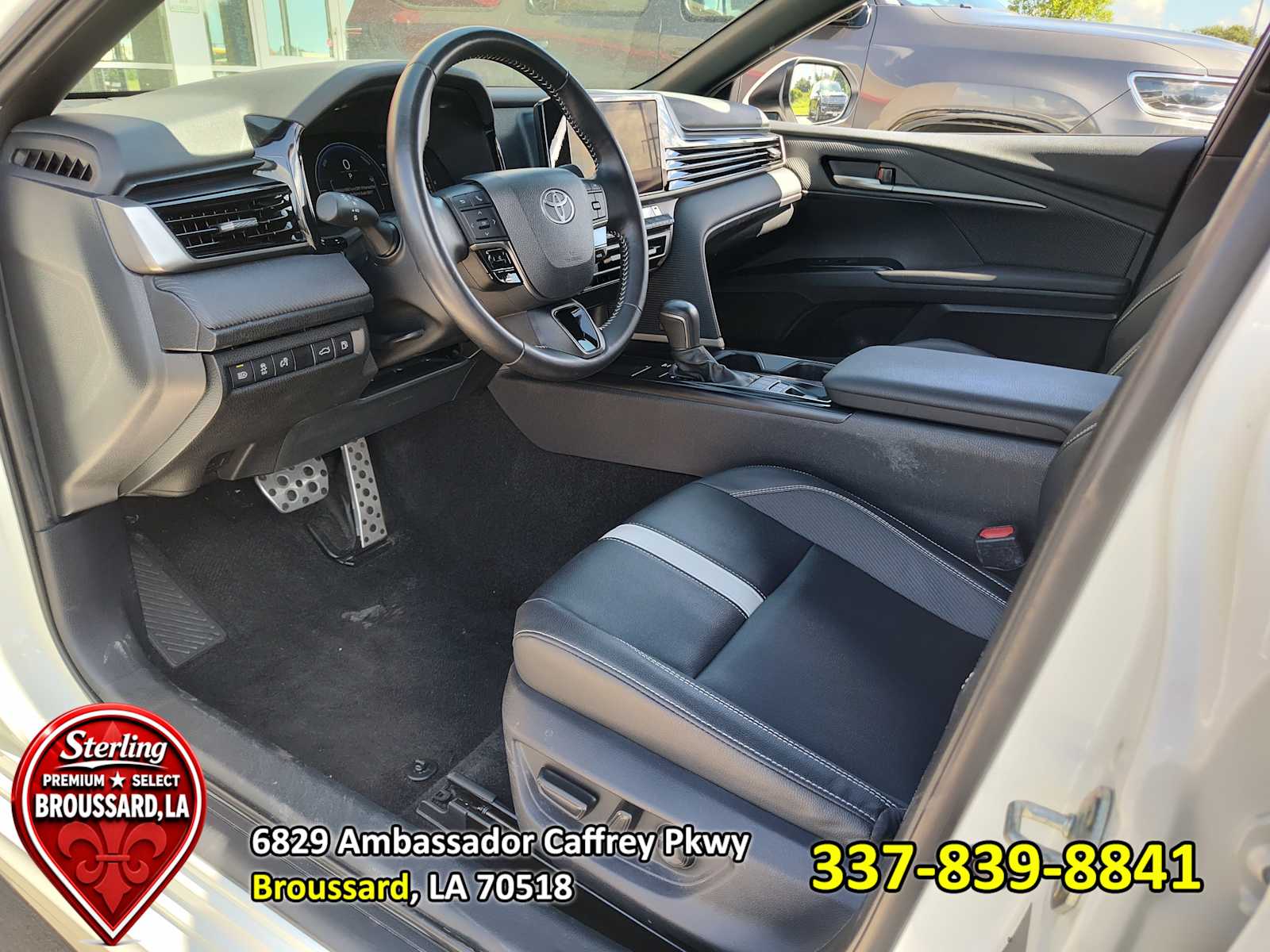 View vehicle photo 2