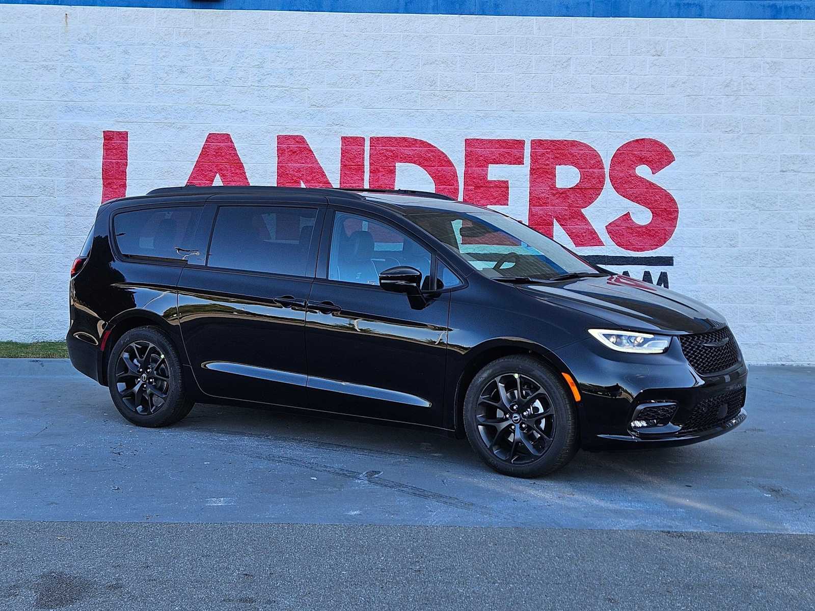 Diamond Black Crystal Pearlcoat 2026 Chrysler Pacifica Limited FWD Minivan Front-Wheel Drive 9-Speed Automatic