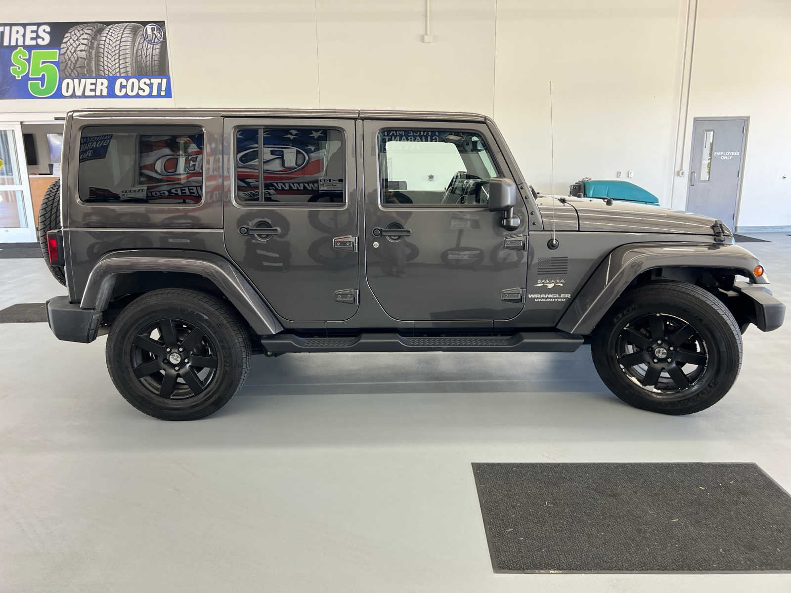 2017 Jeep Wrangler Unlimited Sahara 4