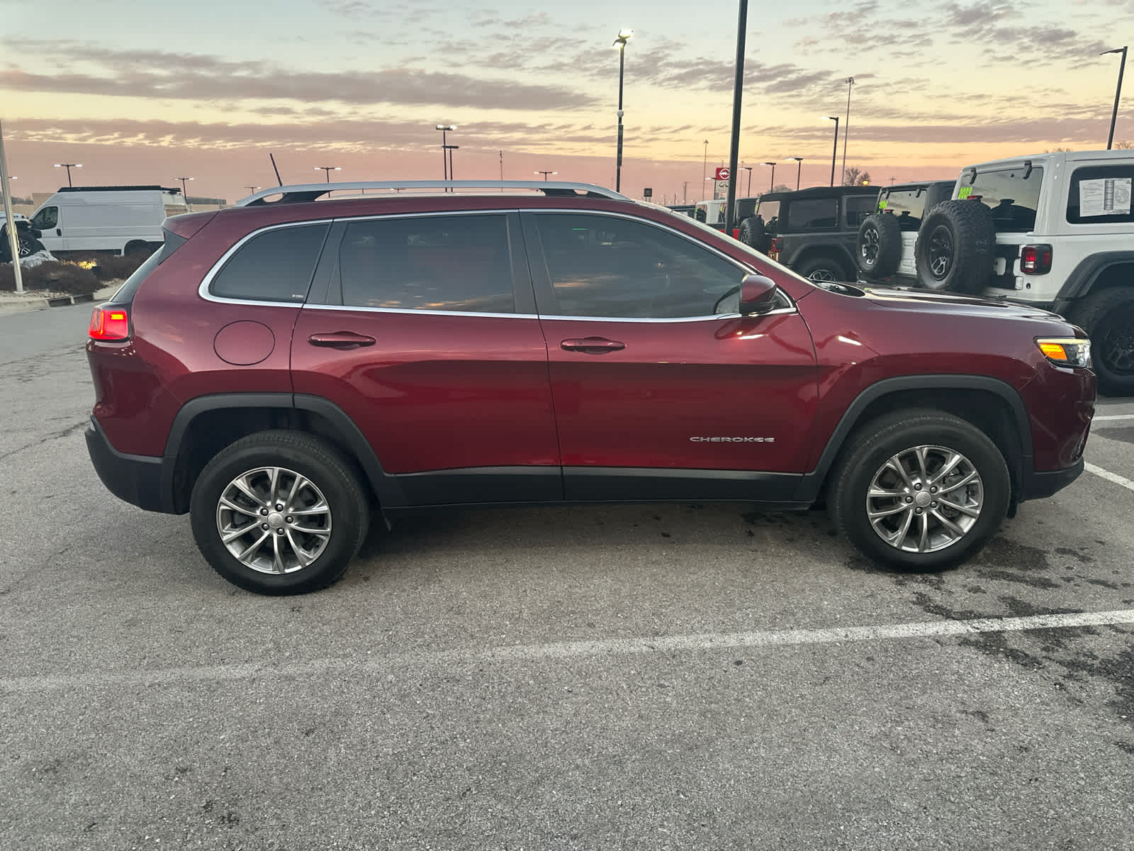 2019 Jeep Cherokee Latitude Plus 2