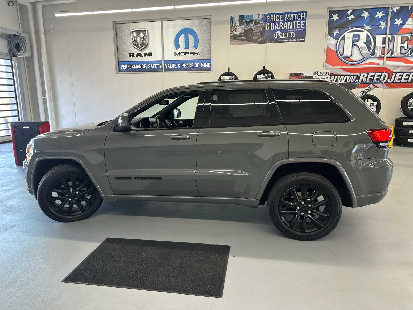 2020 Jeep Grand Cherokee Altitude 12