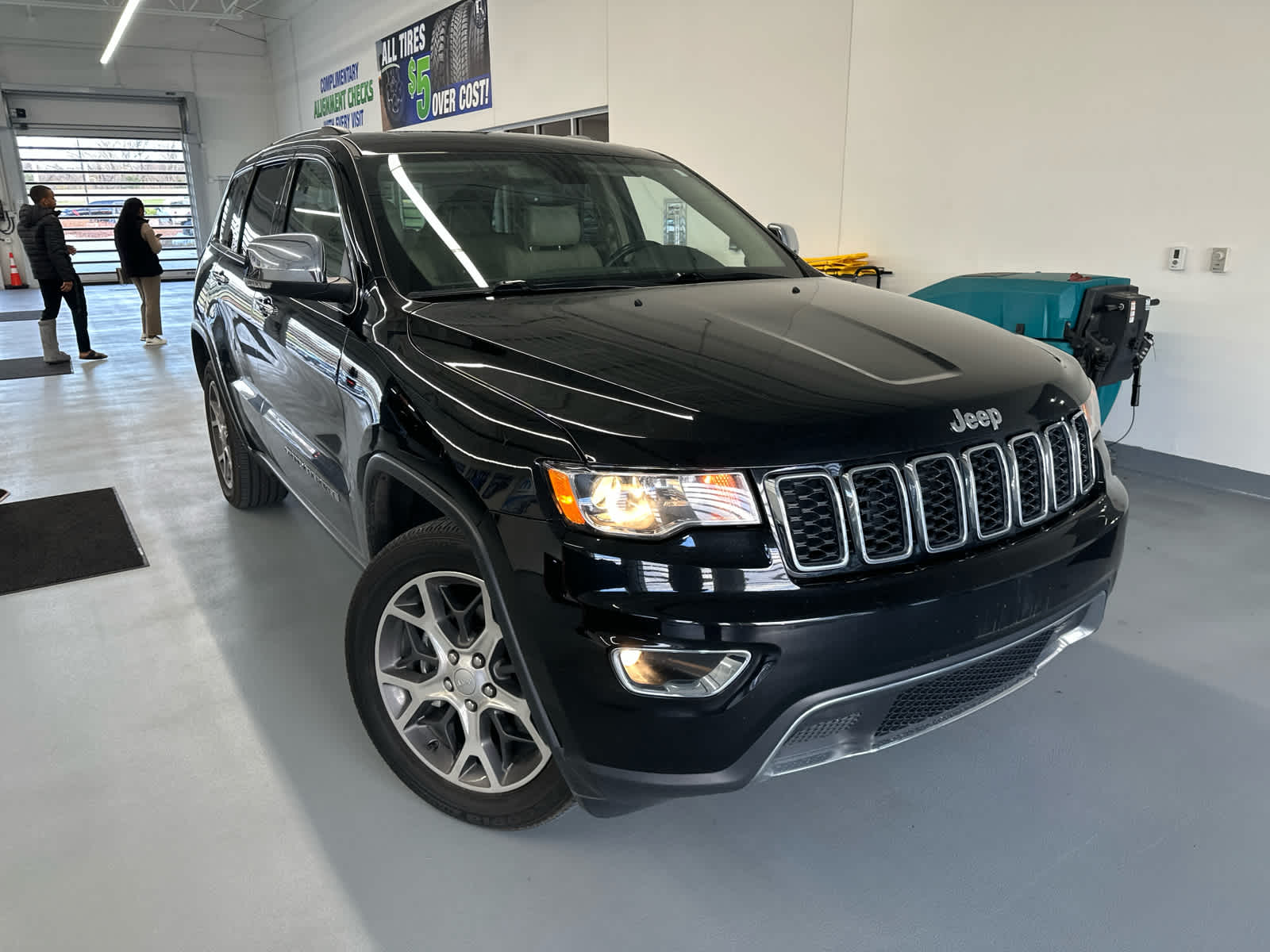 2020 Jeep Grand Cherokee Limited 3