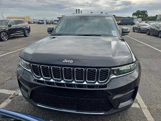 2023 Jeep Grand Cherokee Laredo 2