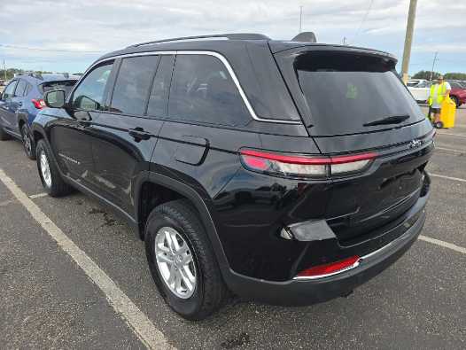 2023 Jeep Grand Cherokee Laredo 6