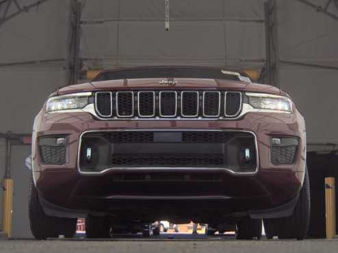 2023 Jeep Grand Cherokee Overland 2