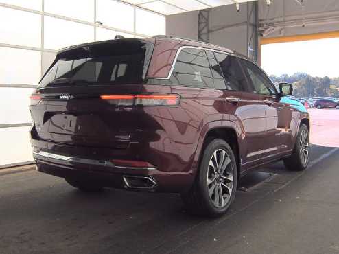 2023 Jeep Grand Cherokee Overland 3