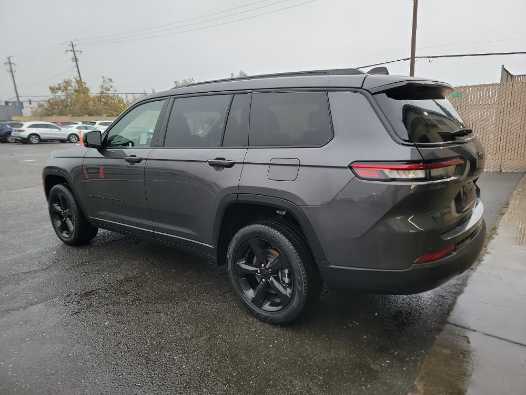 2023 Jeep Grand Cherokee L Limited 6