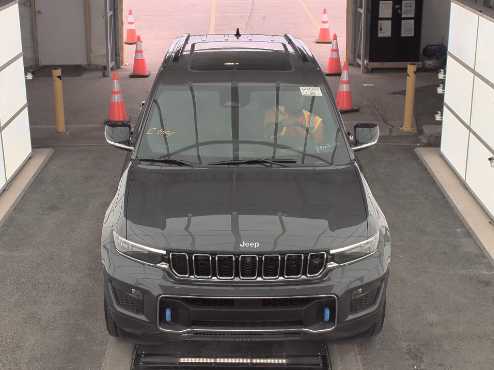 2022 Jeep Grand Cherokee 4xe Overland 2