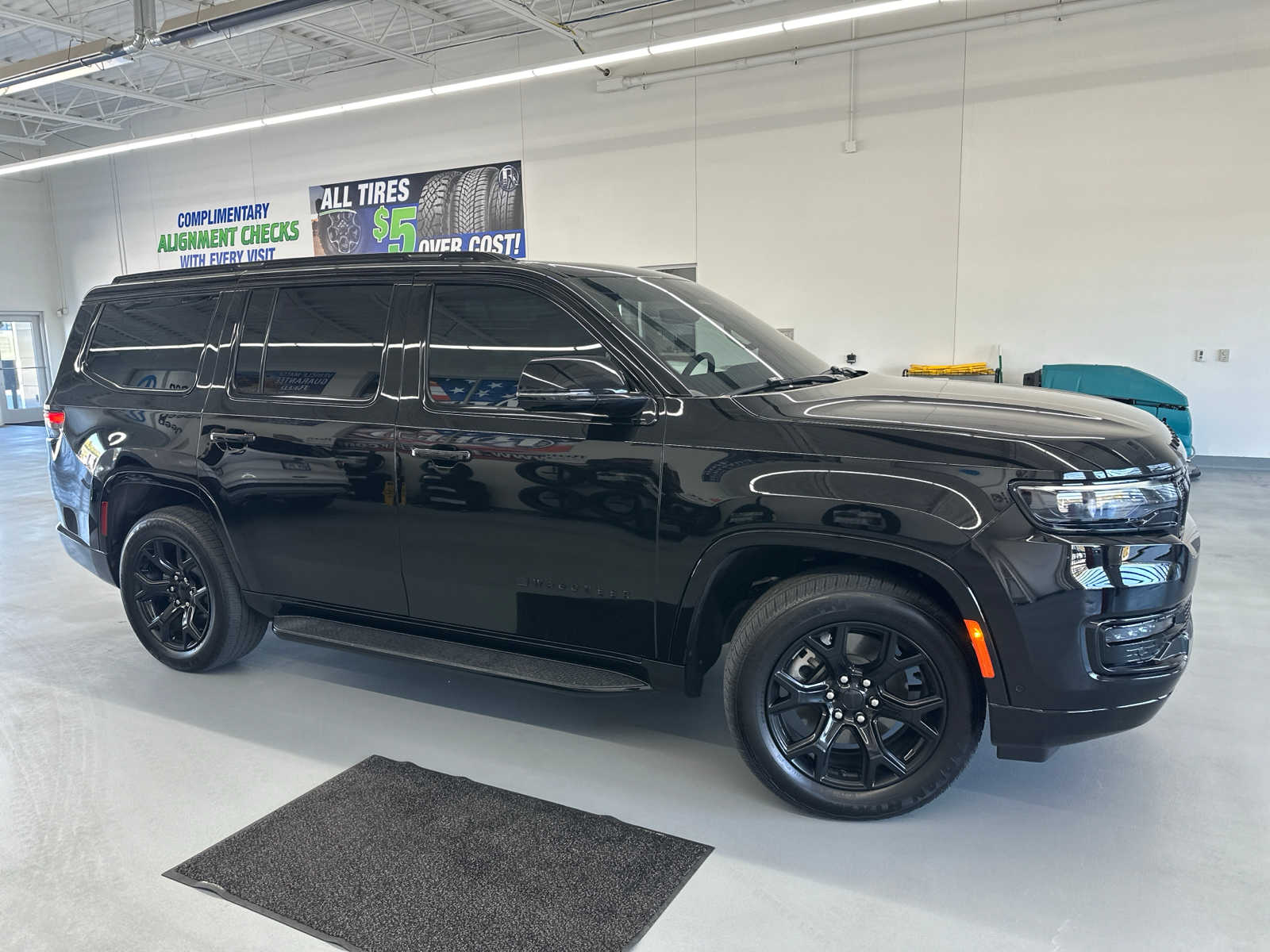 2023 Jeep Wagoneer Series II Carbide 4