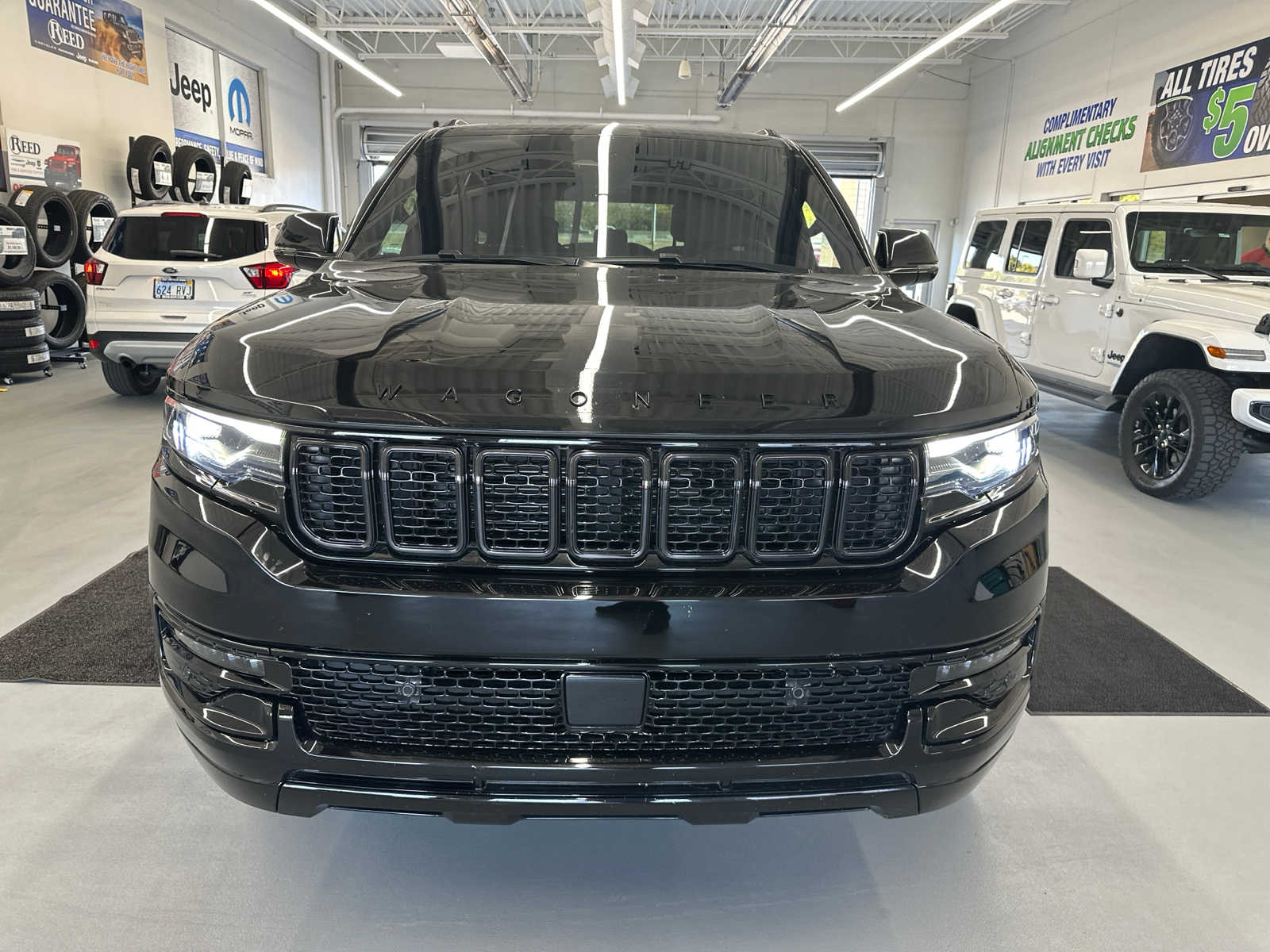 2023 Jeep Wagoneer Series II Carbide 2