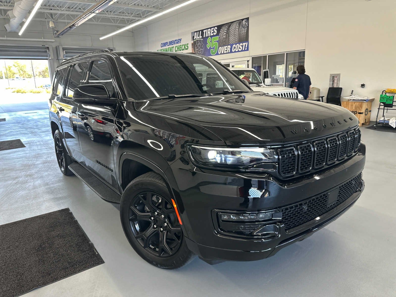 2023 Jeep Wagoneer Series II Carbide 3