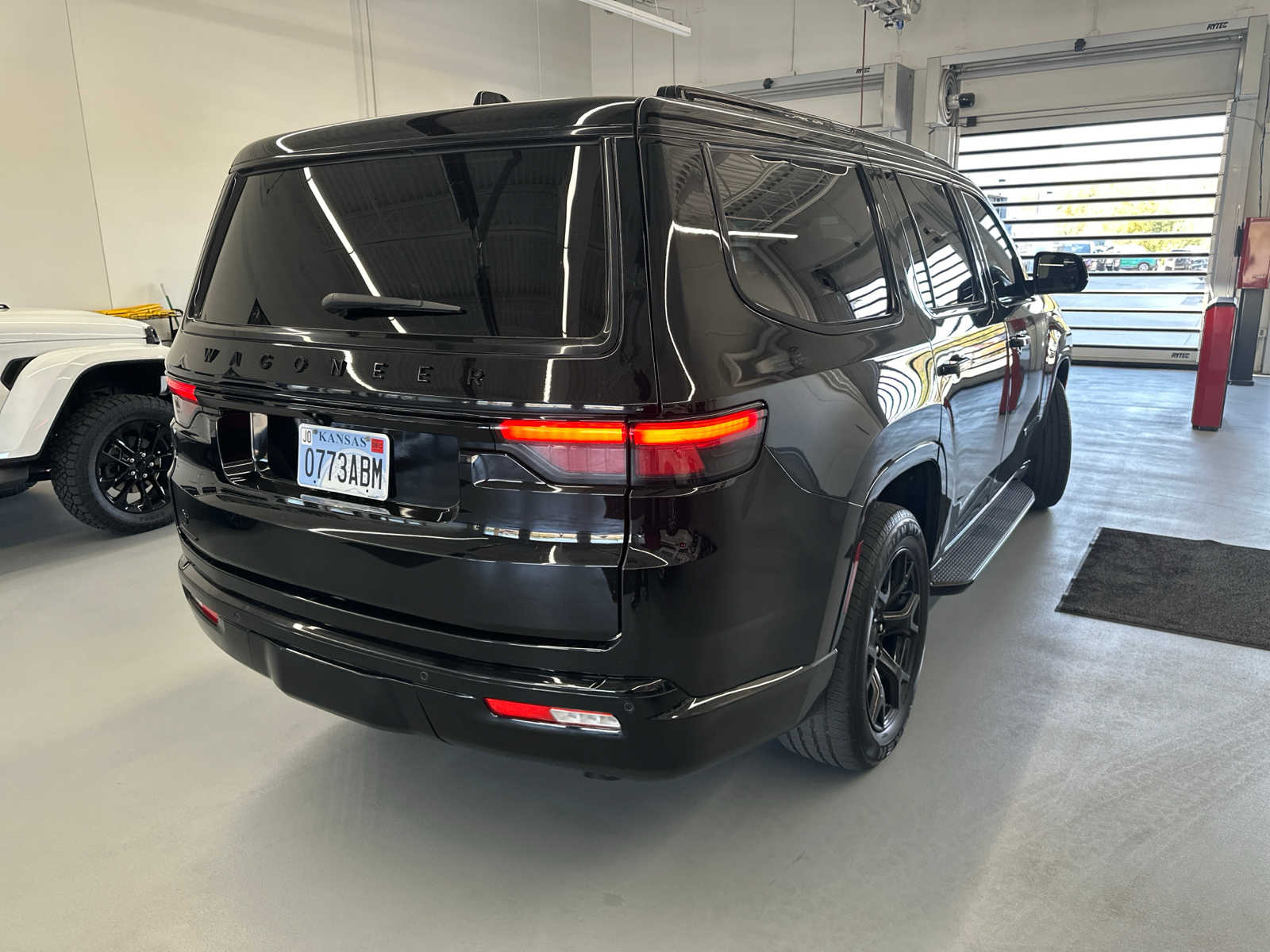 2023 Jeep Wagoneer Series II Carbide 7