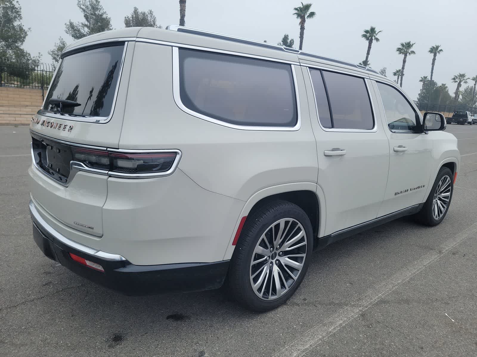 2022 Jeep Grand Wagoneer Series III 4