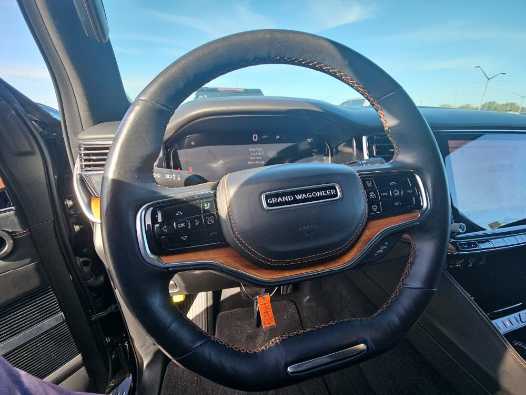 2022 Jeep Grand Wagoneer Series III 8