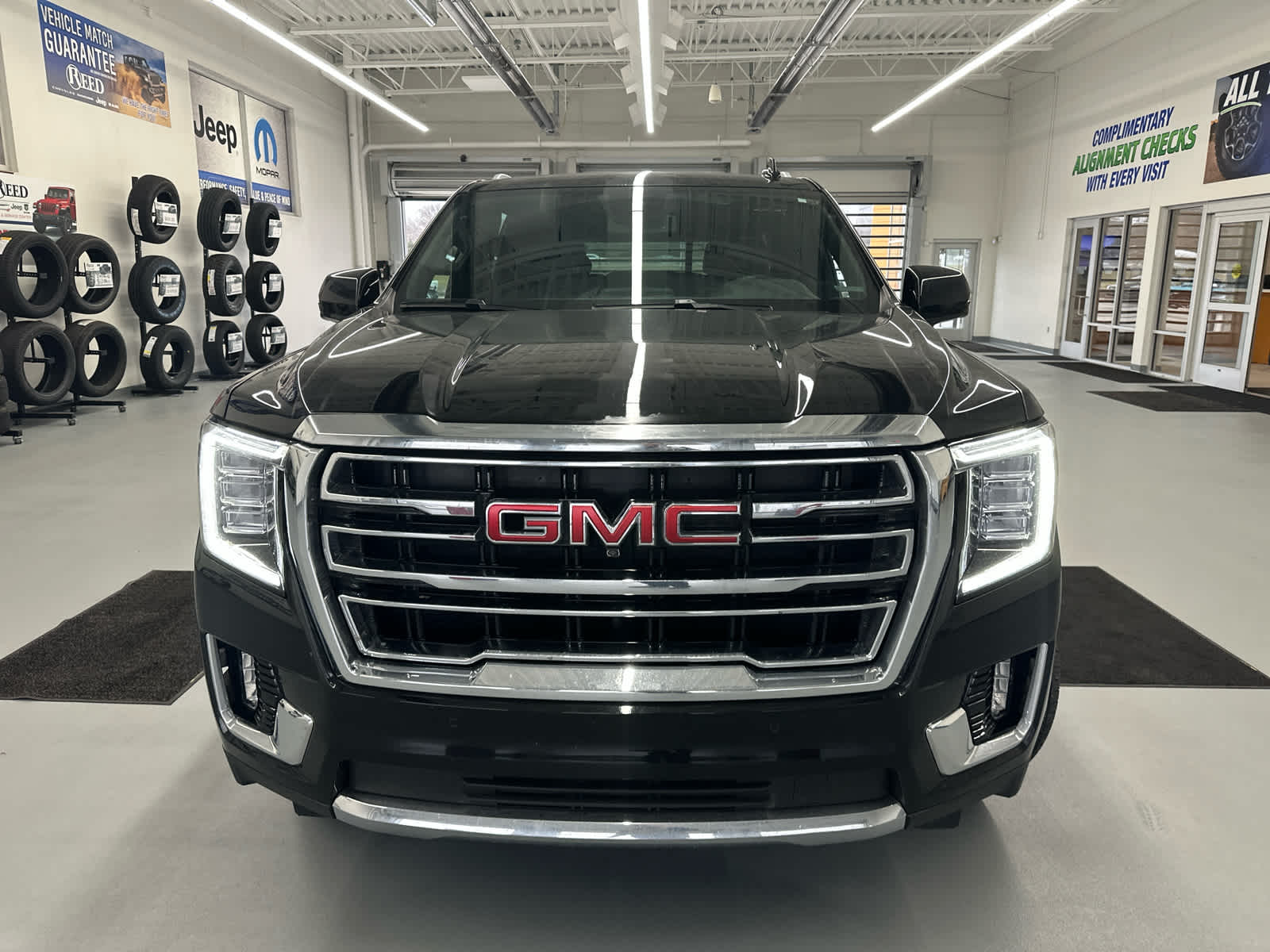 2023 GMC Yukon SLT 2