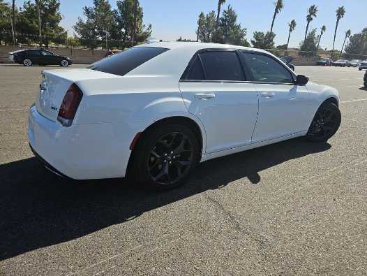 2021 Chrysler 300 Touring 4