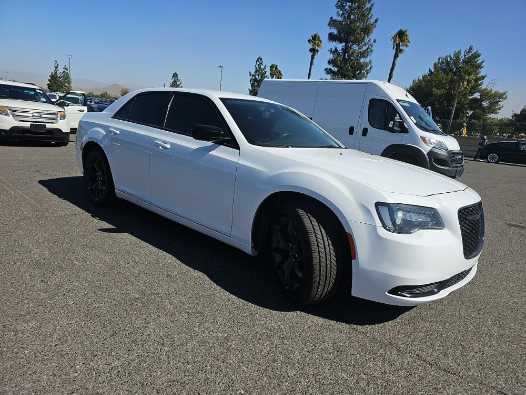 2021 Chrysler 300 Touring 3