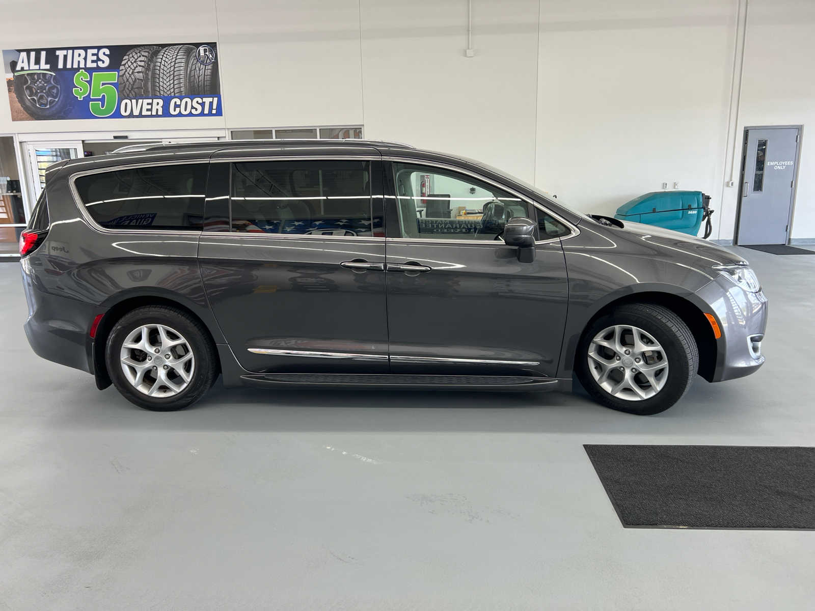 2018 Chrysler Pacifica Touring L 4