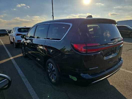 2022 Chrysler Pacifica Hybrid Touring L 6