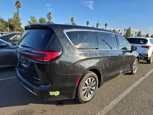 2022 Chrysler Pacifica Hybrid Touring L 4