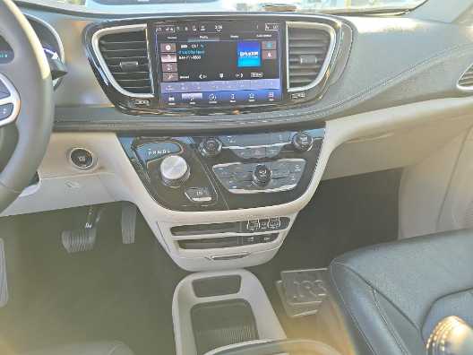 2022 Chrysler Pacifica Hybrid Touring L 9