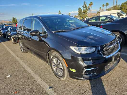 2022 Chrysler Pacifica Hybrid Touring L 3