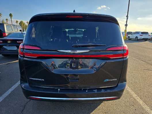 2022 Chrysler Pacifica Hybrid Touring L 5