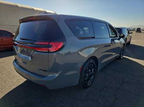 2022 Chrysler Pacifica Hybrid Limited 4