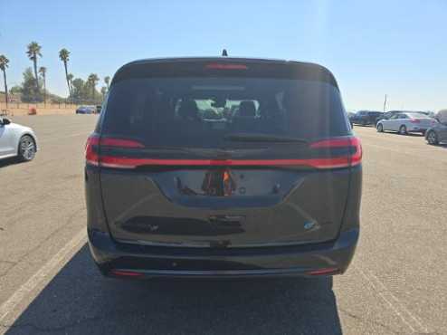 2022 Chrysler Pacifica Hybrid Limited 5