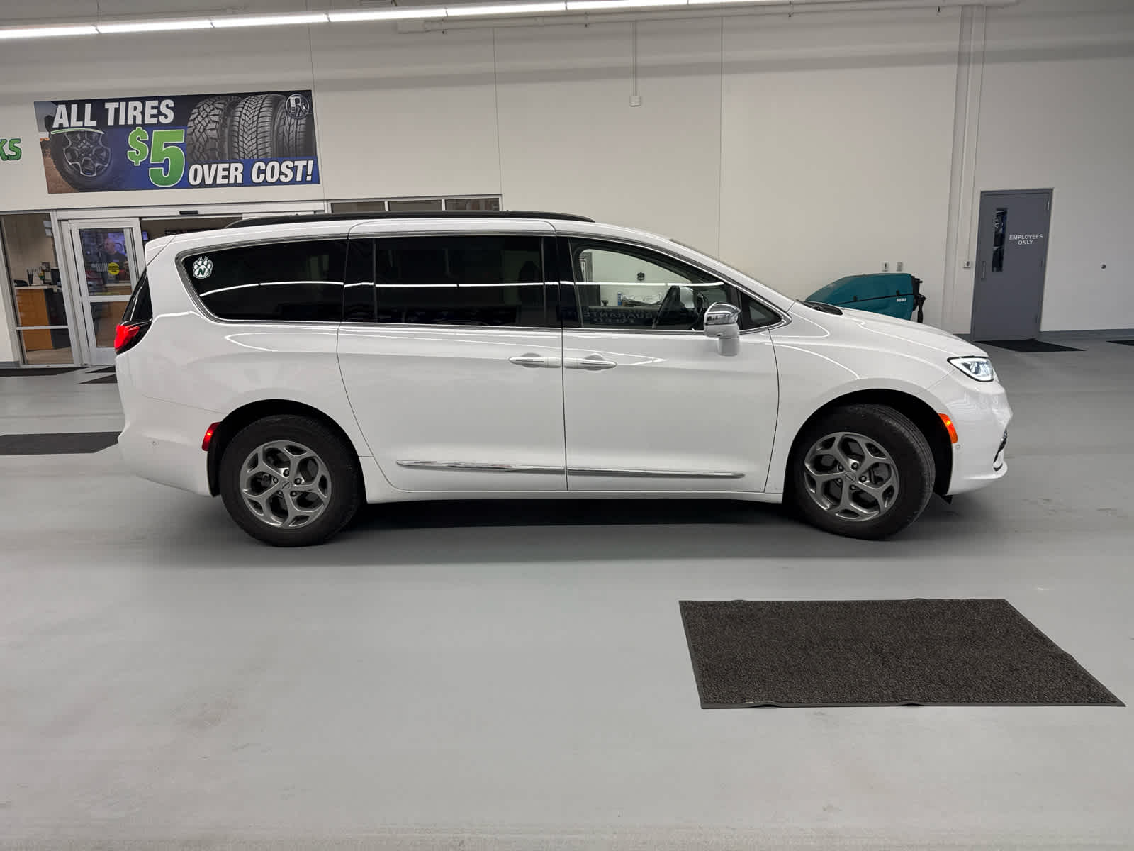 2022 Chrysler Pacifica Limited 3