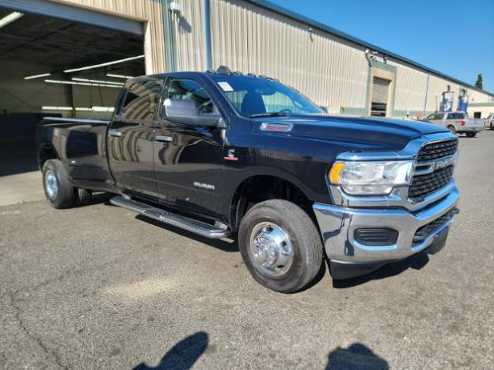 2022 Ram 3500 Tradesman 4x4 Crew Cab 8 Box 3