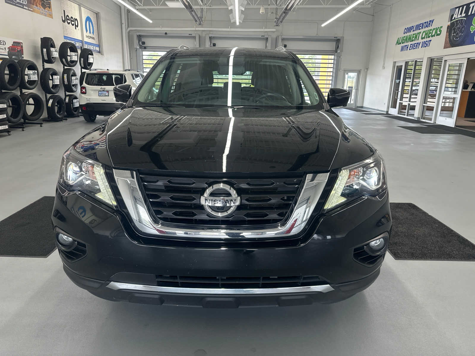 2018 Nissan Pathfinder Platinum 2