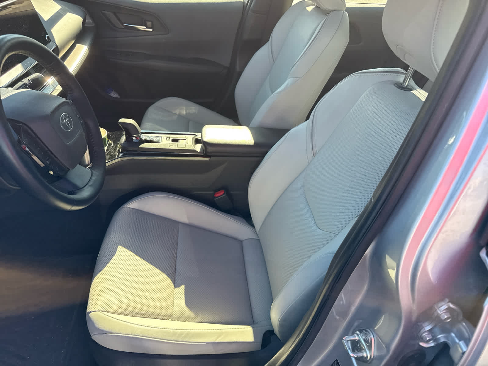 2024 Toyota Prius XLE photo 2