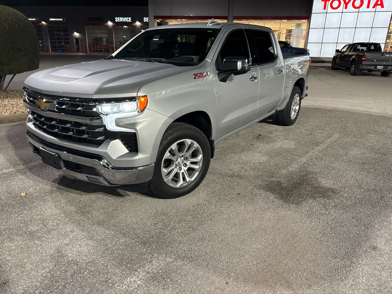 2022 Chevrolet Silverado 1500 LTZ Crew Cab 4WD
