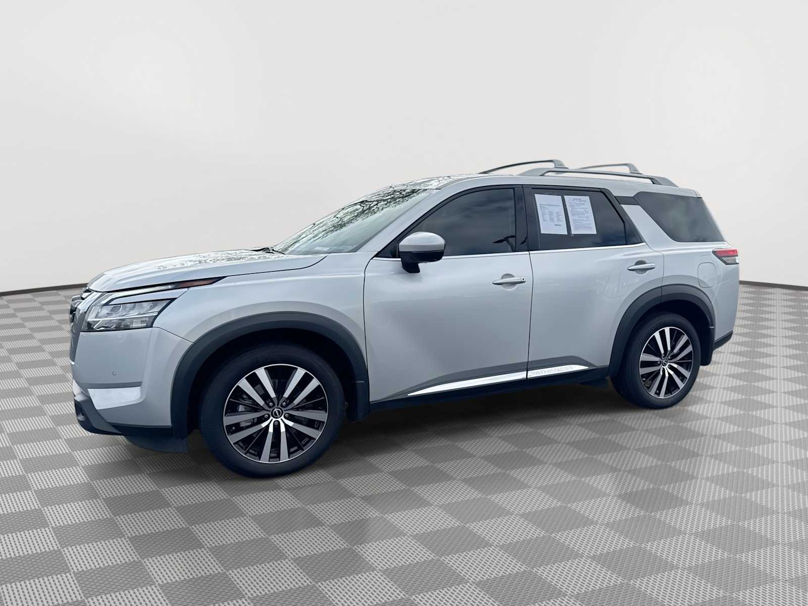 Brilliant Silver Metallic 2023 Nissan Pathfinder Platinum 4WD SUV / Crossover All-Wheel Drive 9-Speed Automatic
