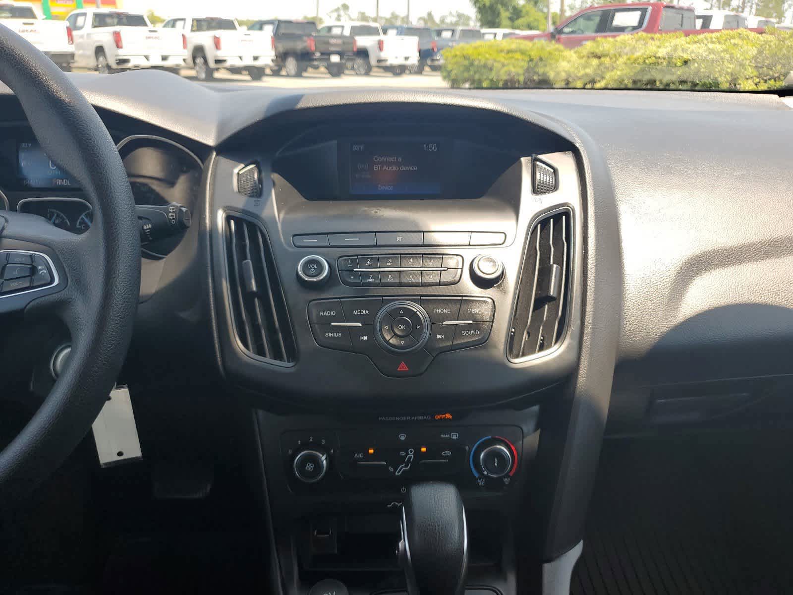 2018 Ford Focus SE 12