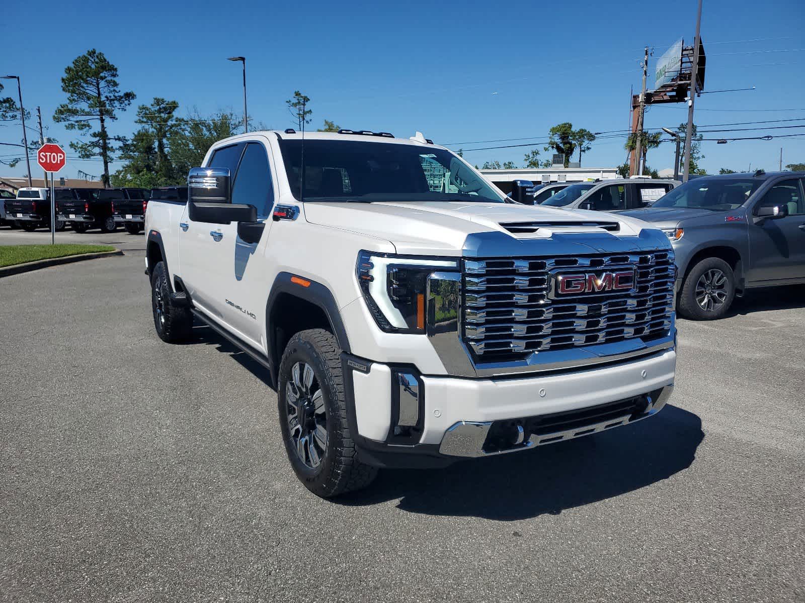 2025 GMC Sierra 2500HD Denali 4WD Crew Cab 159 25