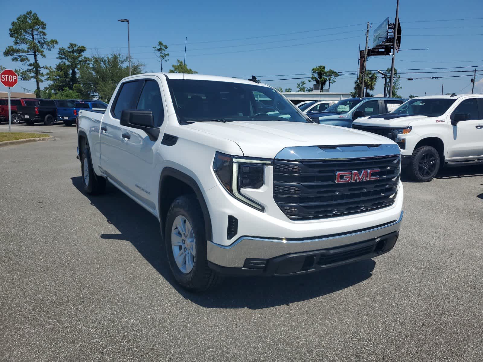 2022 GMC Sierra 1500 Pro 4WD Crew Cab 157 8