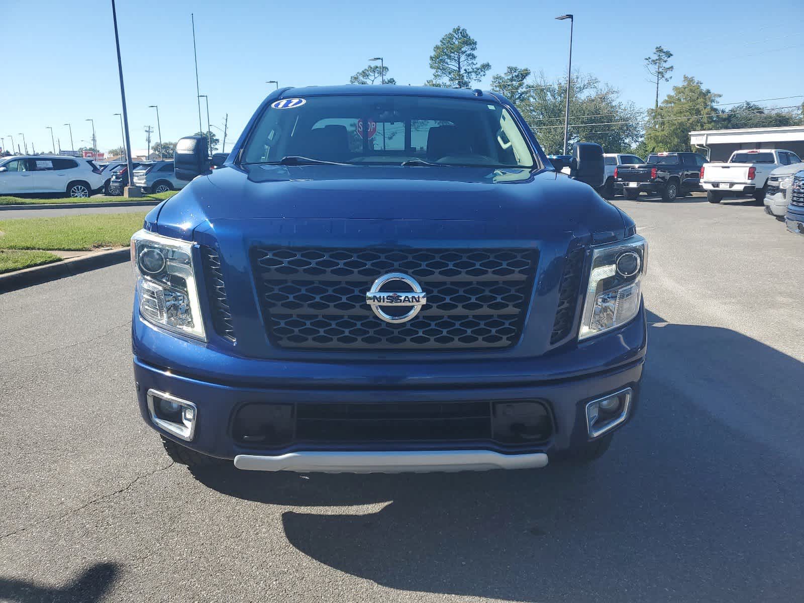 2017 Nissan Titan PRO-4X 4x4 Crew Cab 9