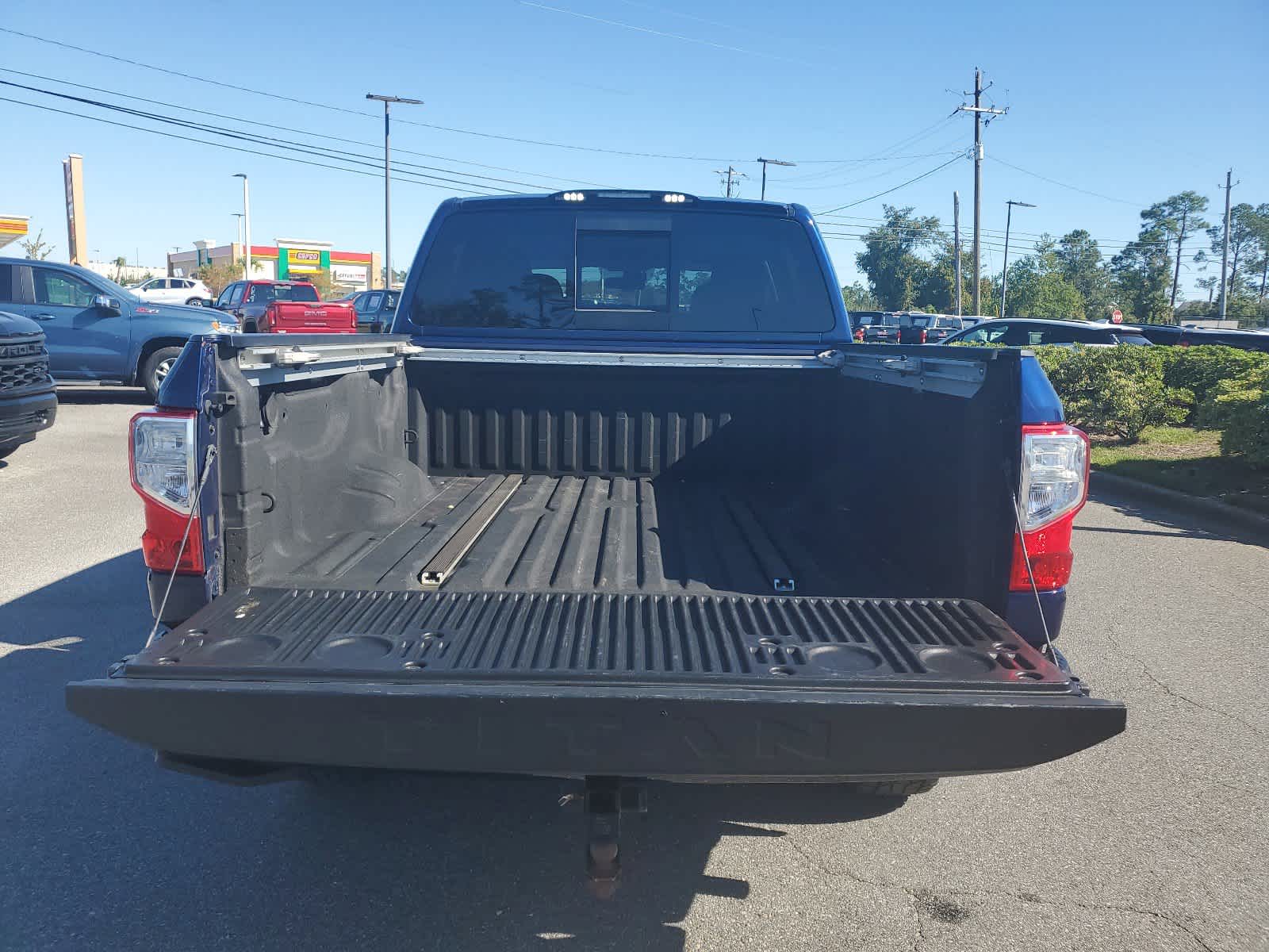 2017 Nissan Titan PRO-4X 4x4 Crew Cab 5