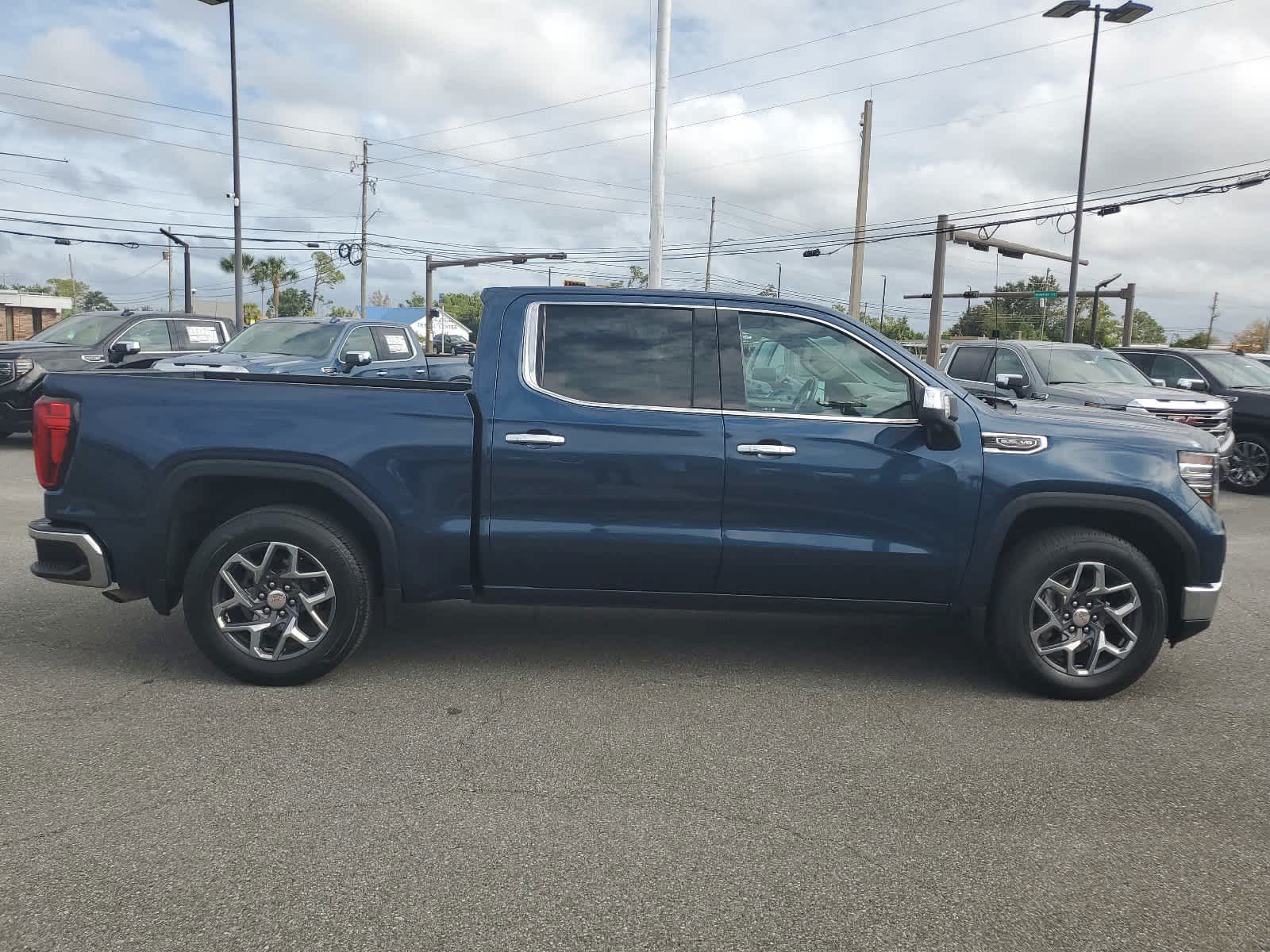 2022 GMC Sierra 1500 SLT 2WD Crew Cab 147 7