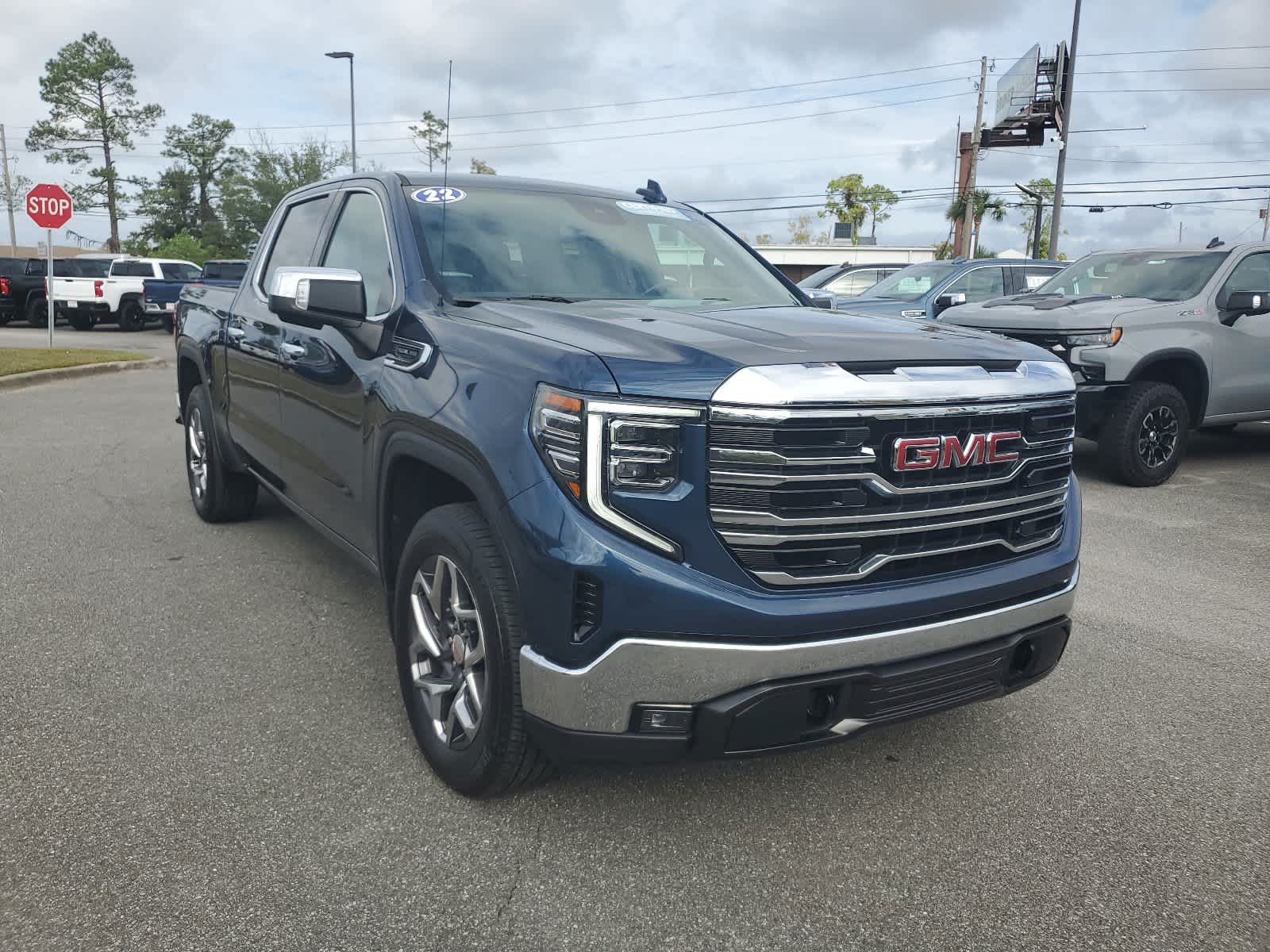 2022 GMC Sierra 1500 SLT 2WD Crew Cab 147 8