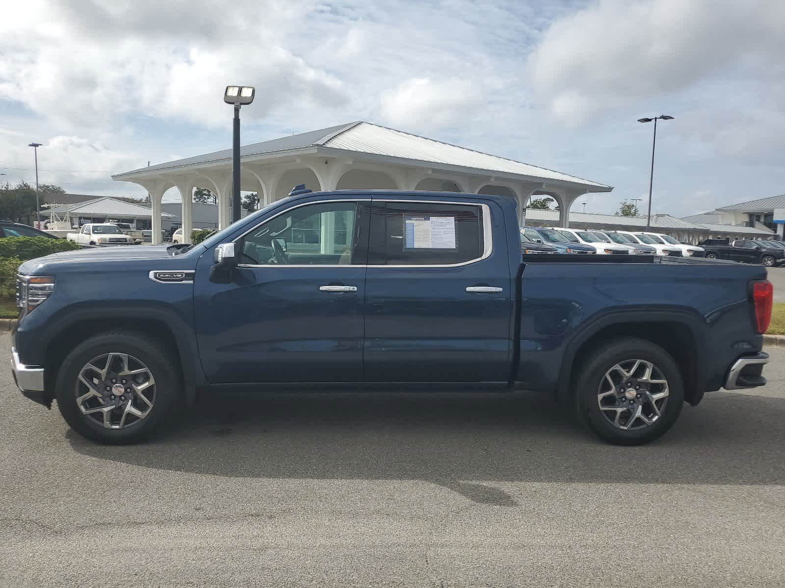 2022 GMC Sierra 1500 SLT 2WD Crew Cab 147 2