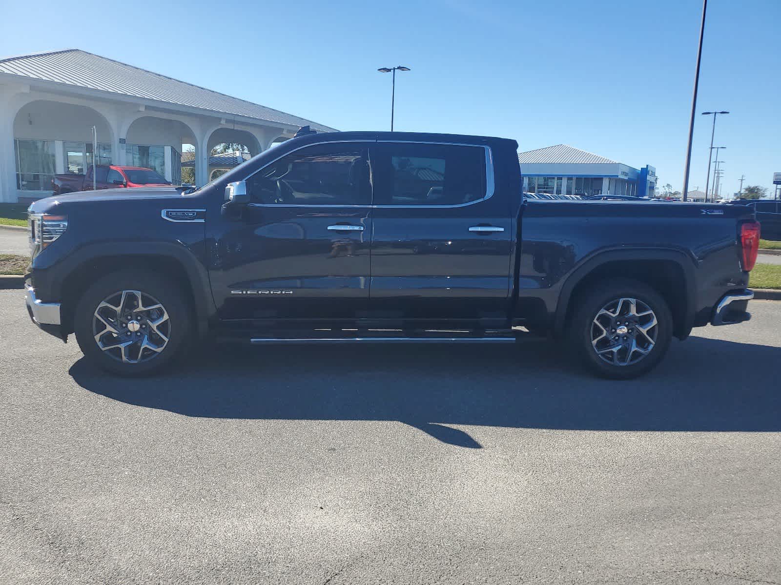 2022 GMC Sierra 1500 SLT 4WD Crew Cab 147 2