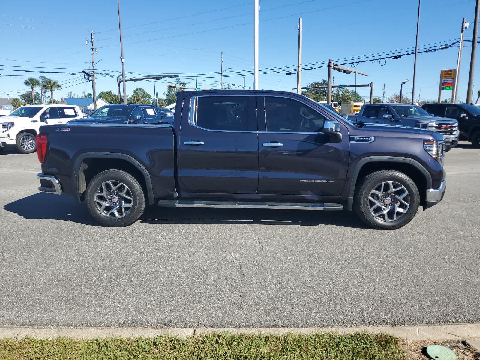 2022 GMC Sierra 1500 SLT 4WD Crew Cab 147 7