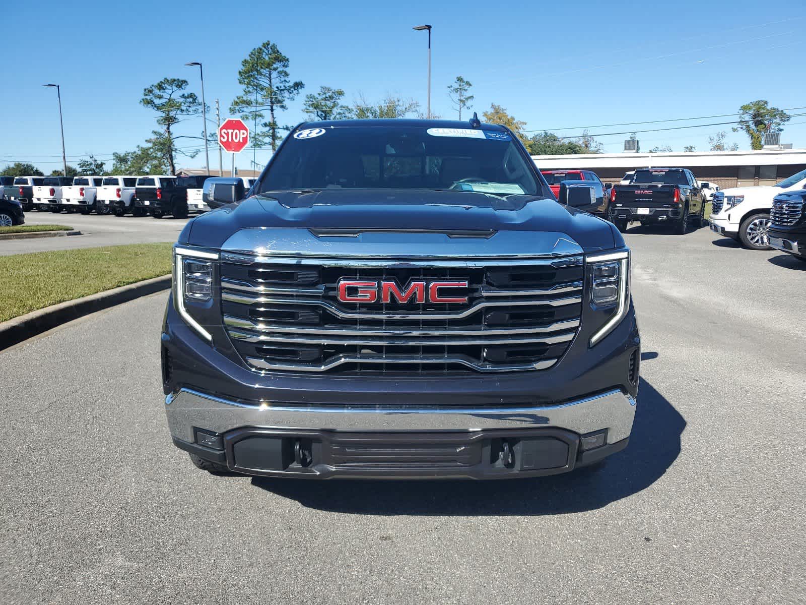 2022 GMC Sierra 1500 SLT 4WD Crew Cab 147 9