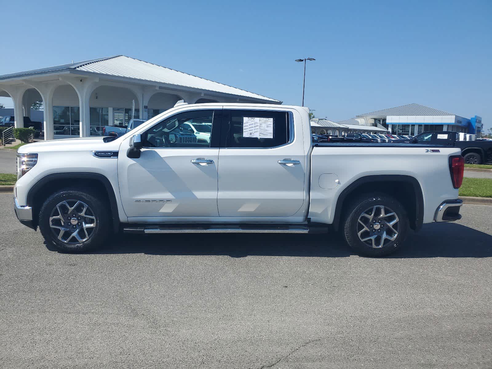 2022 GMC Sierra 1500 SLT 4WD Crew Cab 147 2