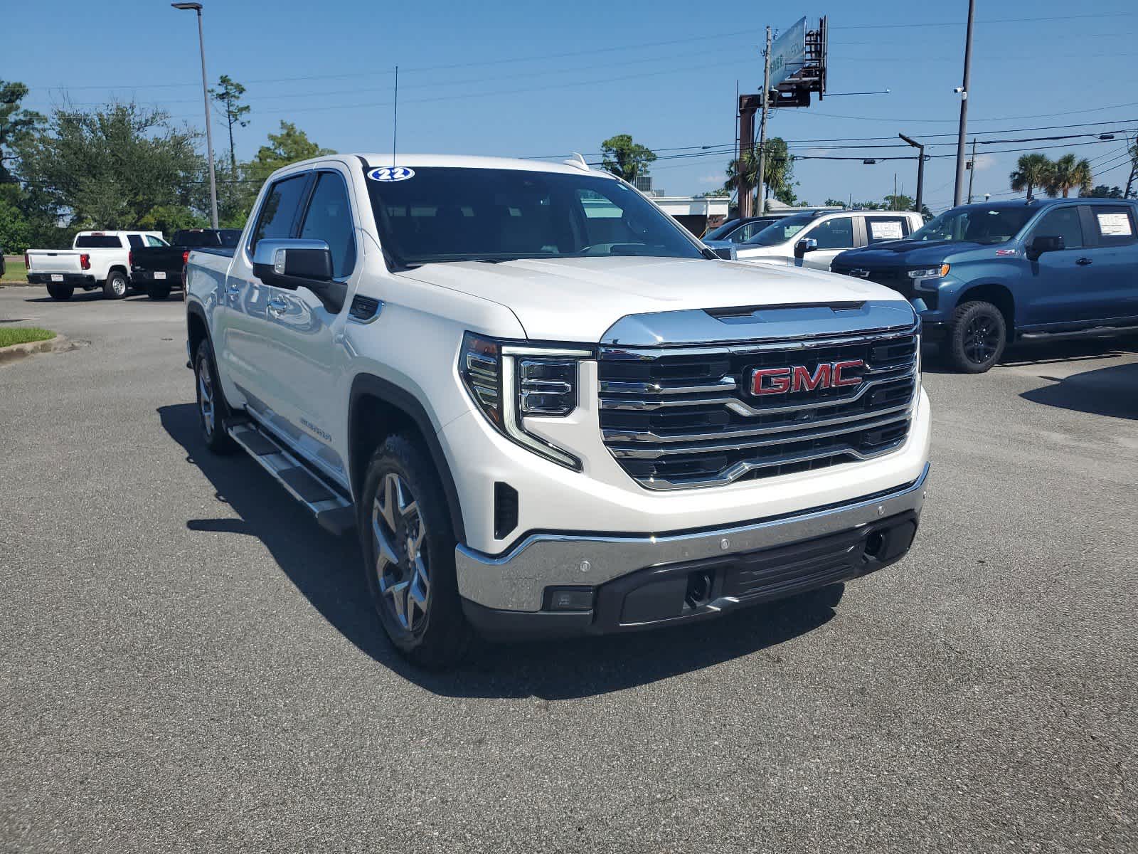 2022 GMC Sierra 1500 SLT 4WD Crew Cab 147 8