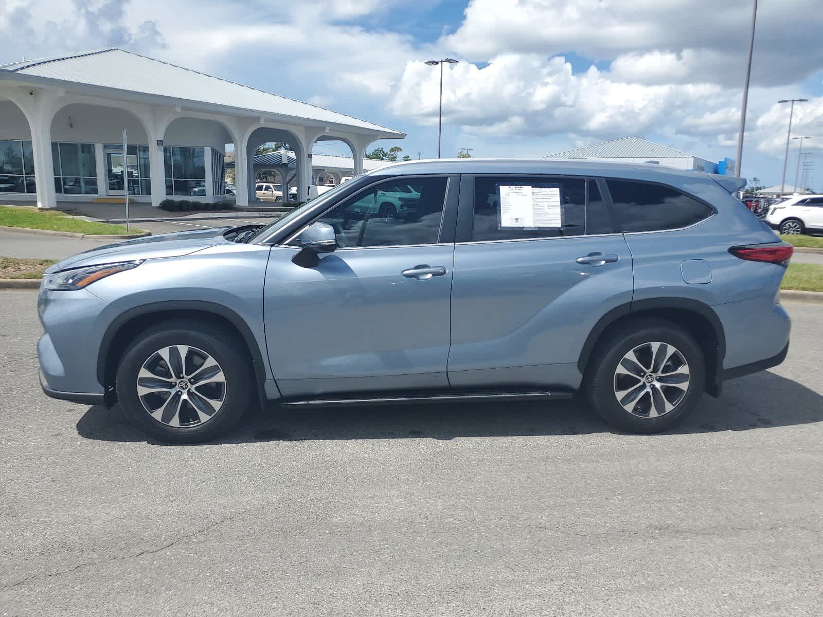 2023 Toyota Highlander XLE 2