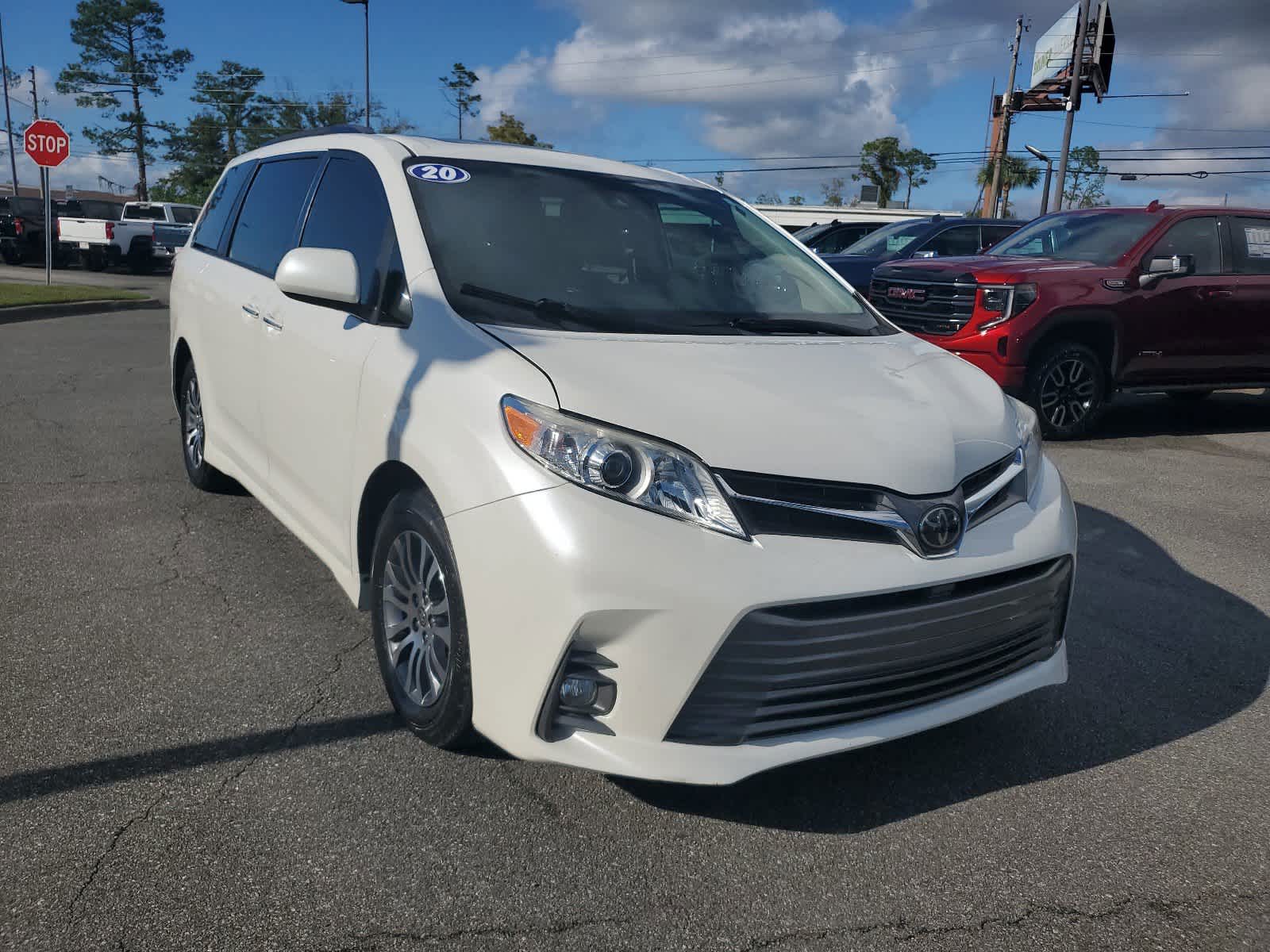 2020 Toyota Sienna XLE 8